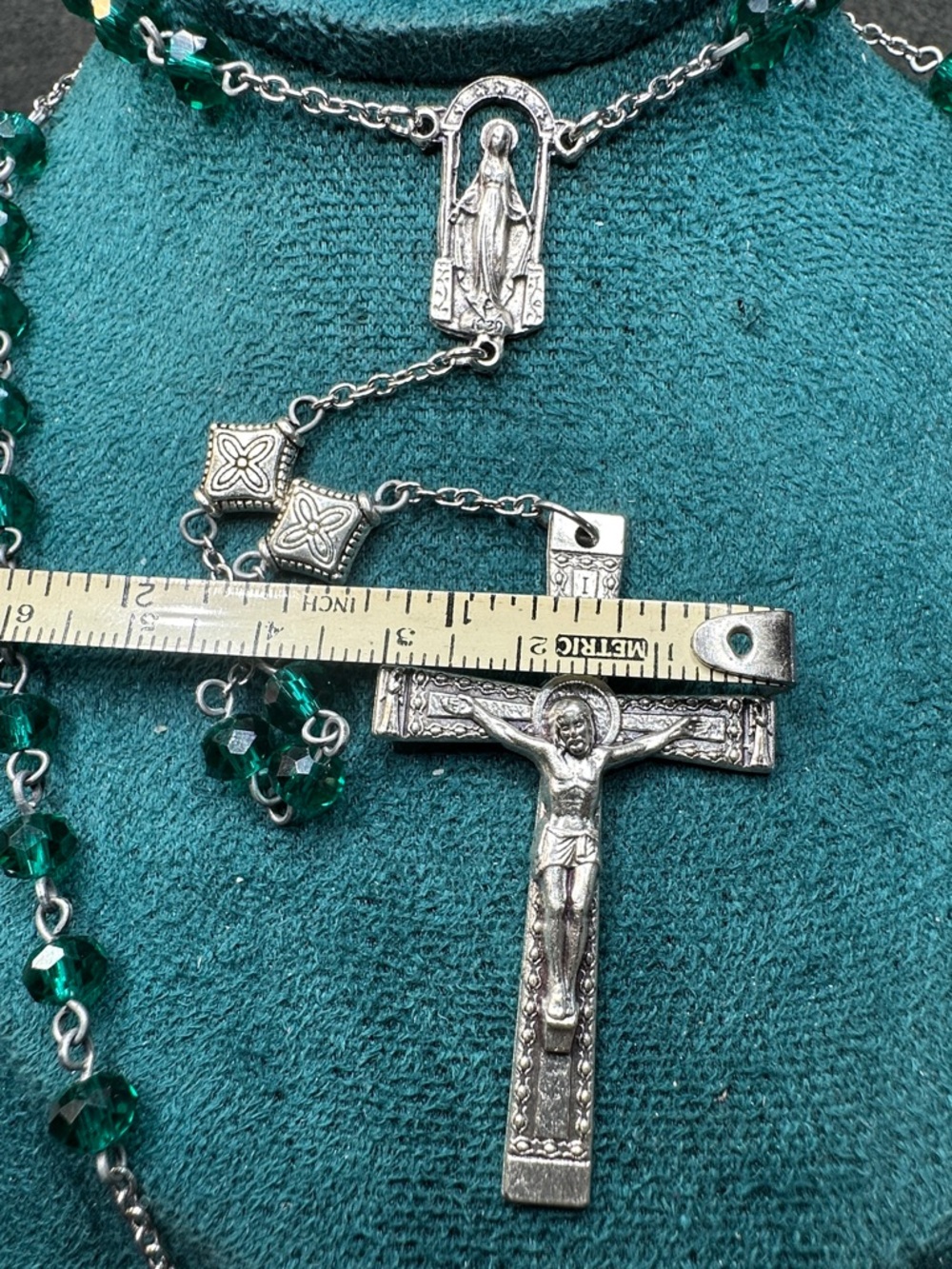 Creazioni Falasco Silver Crucifix Rosary Necklace with Emerald Green Beads - Picture 7 of 9